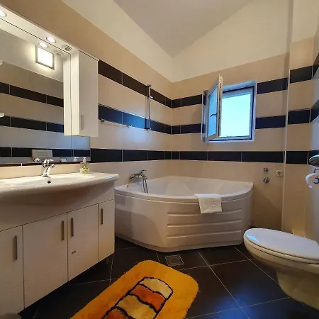 Apartment Renato *